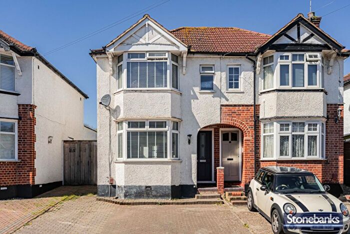 3 Bedroom Semi-Detached House For Sale In East Drive, Watford, WD25