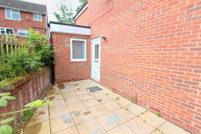2 Bedroom Flat To Rent In Littlemoor Centre, Chesterfield, S41