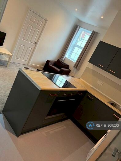 2 Bedroom Flat To Rent In Athlone House, Leeds, LS12