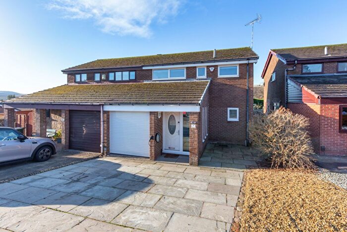 4 Bedroom Semi Detached House For Sale In Chatburn Close, Rossendale, BB4