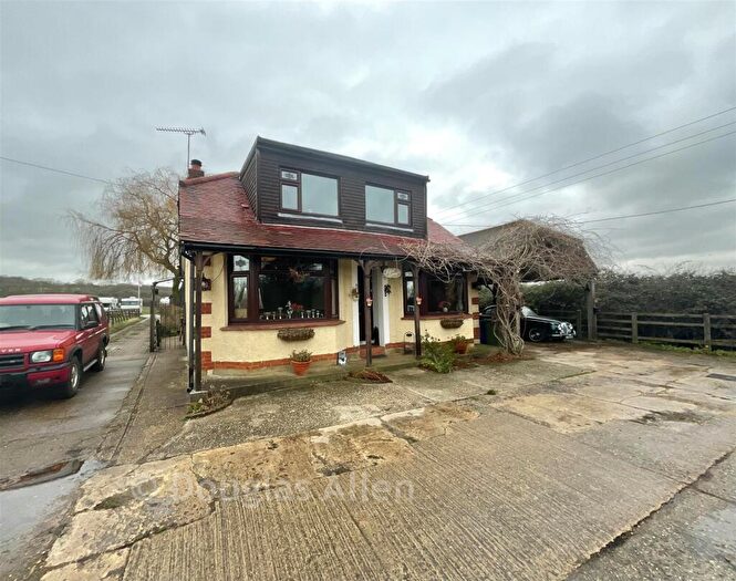 3 Bedroom Chalet For Sale In Southend Road, Corringham, Stanford-Le-Hope, Essex, SS17