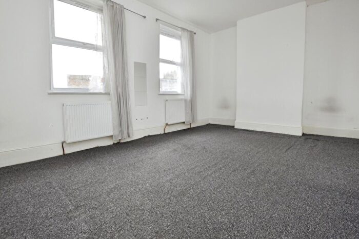 3 Bedroom Flat To Rent In Barking Road, London, E13