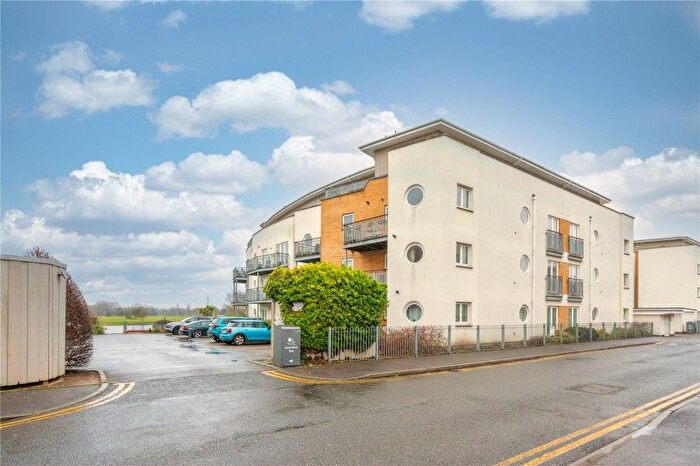 2 Bedroom Flat To Rent In Chertsey, Surrey, KT16