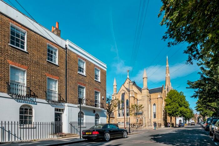 3 Bedroom Flat To Rent In St. Peter's Street, London, N1