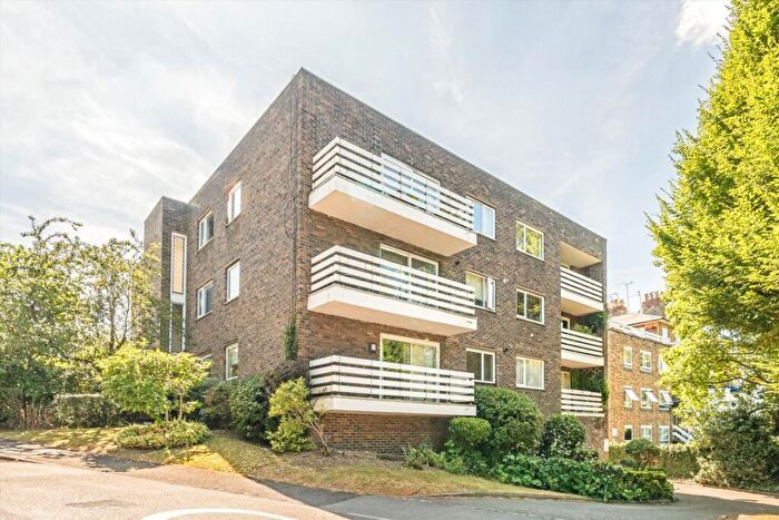 1 Bedroom Flat To Rent In Morecoombe Close, Kingston Upon Thames, KT2