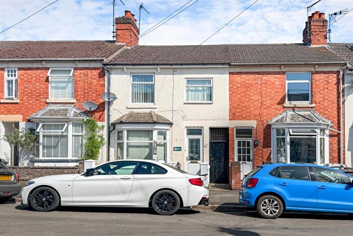 3 Bedroom Terraced House For Sale In Salisbury Street, Kettering, NN16
