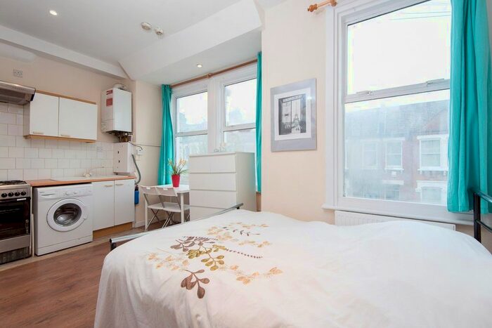 Studio To Rent In Cathles Road, Balham SW12