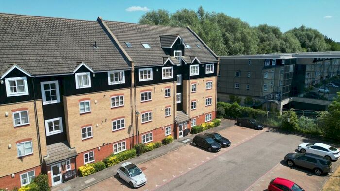 2 Bedroom Ground Flat To Rent In Longman Court Stationers Place, Hemel Hempstead, Hertfordshire, HP3