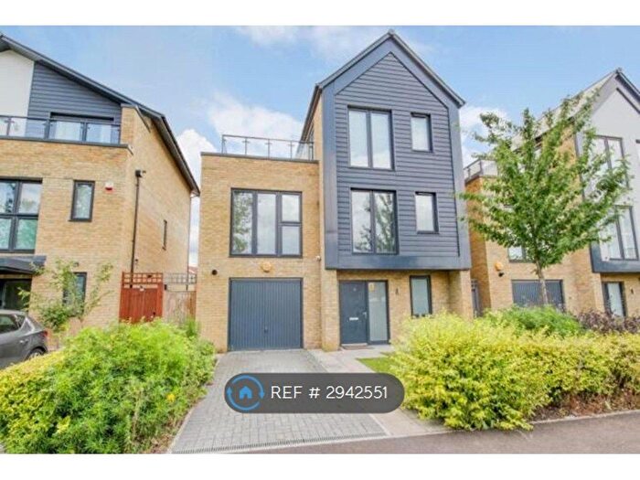 4 Bedroom Detached House To Rent In Elderberry Close, Romford, RM3