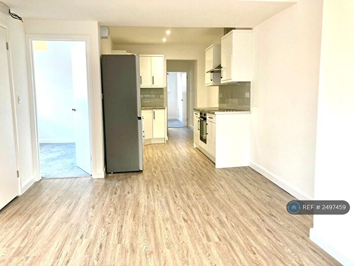 2 Bedroom Flat To Rent In Ground Floor, Reading, RG6