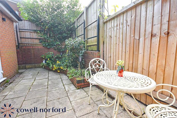 2 Bedroom Bungalow For Sale In Yealand Close, Bamford, Rochdale, OL11
