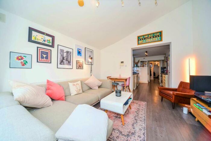 2 Bedroom Flat To Rent In Copleston Road, East Dulwich, London, SE15