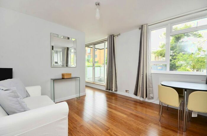 Studio To Rent In Rayners Road, Putney, London, SW15