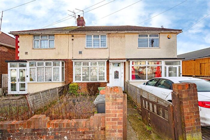 2 Bedroom Terraced House For Sale In Luton Road, Dunstable, Bedfordshire, LU5