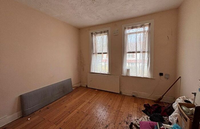 2 Bedroom Flat For Sale In A Victoria Road, Southall, Middlesex, UB2