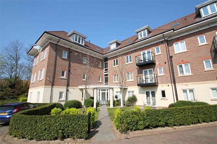2 Bedroom Flat To Rent In Maplewood Court, Woodthorpe Road, Ashford, TW15