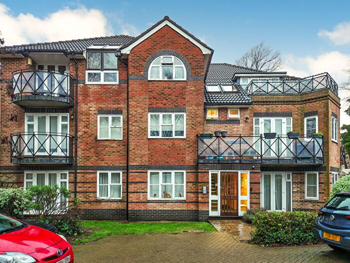 1 Bedroom Flat For Sale In Cheyne Court, Christchurch Park, SM2