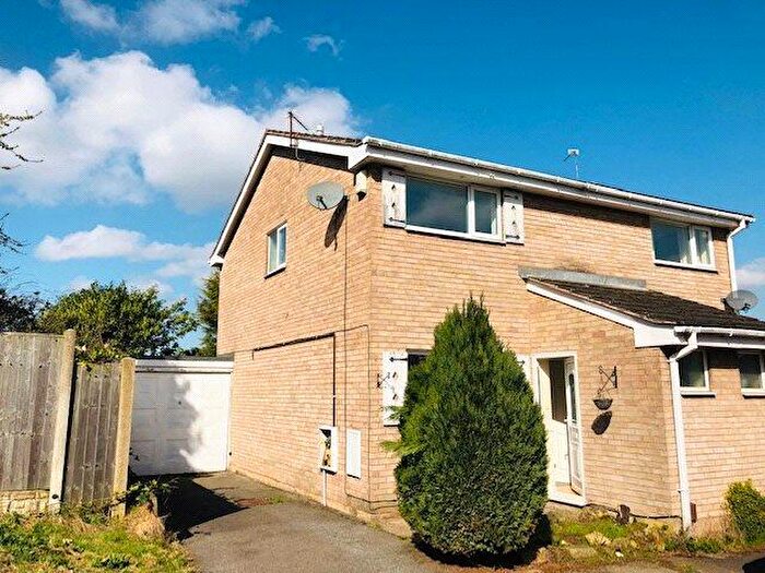 2 Bedroom Semi-Detached House To Rent In Douglas Road, Forest Town, Mansfield, Nottinghamshire, NG19