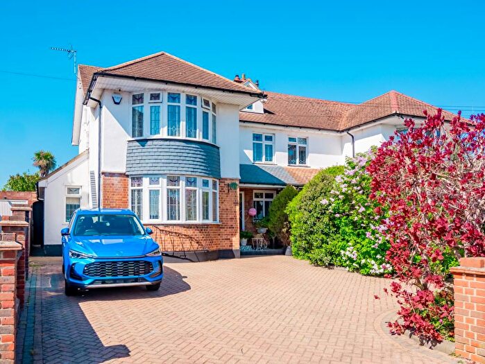 4 Bedroom Semi-Detached House For Sale In Hockley Road, Rayleigh, SS6