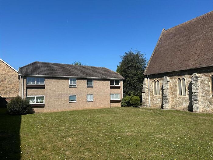 2 Bedroom Apartment For Sale In Basing Close, Maidstone, ME15