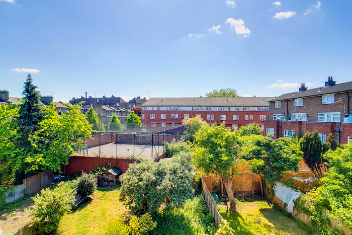 2 Bedroom Flat To Rent In Congreve Street, London, SE17