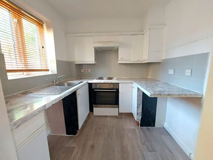 2 Bedroom Flat To Rent In Kingfisher Way, NW10