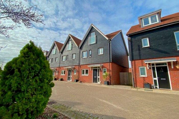 4 Bedroom House To Rent In Schuster Close, Cholsey, OX10