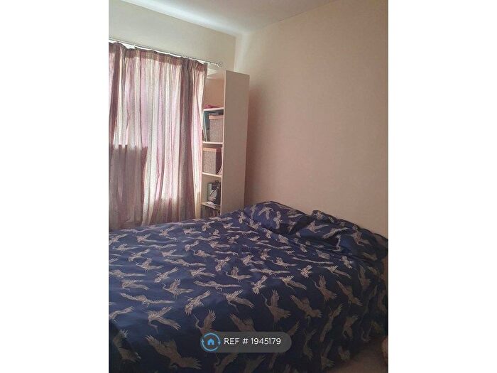 1 Bedroom Flat To Rent In Kings Court, London, E13