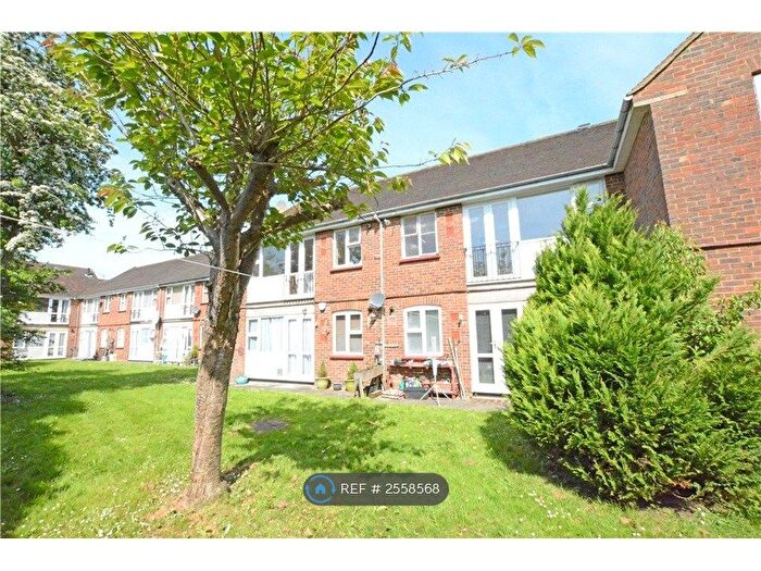 1 Bedroom Flat To Rent In Yew Tree Close, Beaconsfield, HP9
