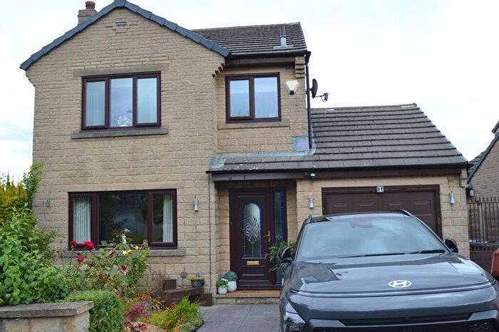 3 Bedroom Detached House For Sale In Coppice View, Idle, BD10