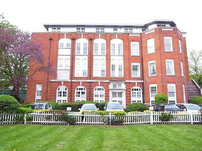 3 Bedroom Flat To Rent In Mayfield Mansions West Hill London, Putney Hill, SW15