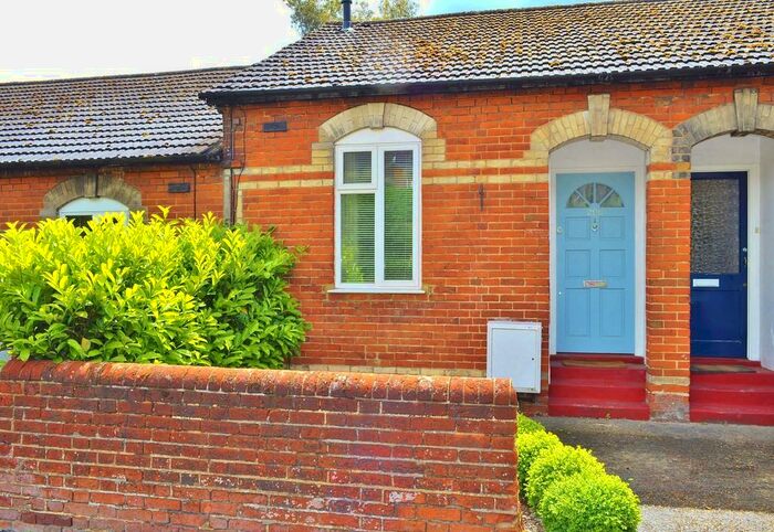 1 Bedroom Terraced Bungalow To Rent In Stoughton Road, Guildford, Surrey, GU2