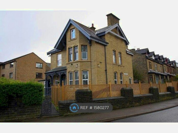 Studio To Rent In Leylands Lane, Bradford, BD9
