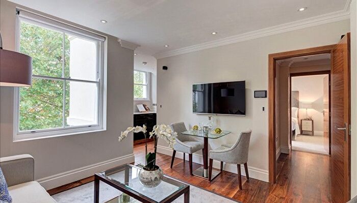 1 Bedroom Flat To Rent In Kensington Gardens Square, Bayswater, W2