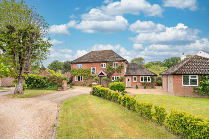 4 Bedroom Detached House For Sale In Lawn Crescent, Norwich, NR13