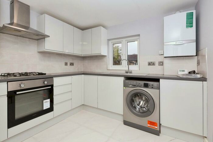 3 Bedroom Apartment To Rent In Elm Road, Leyton, E11