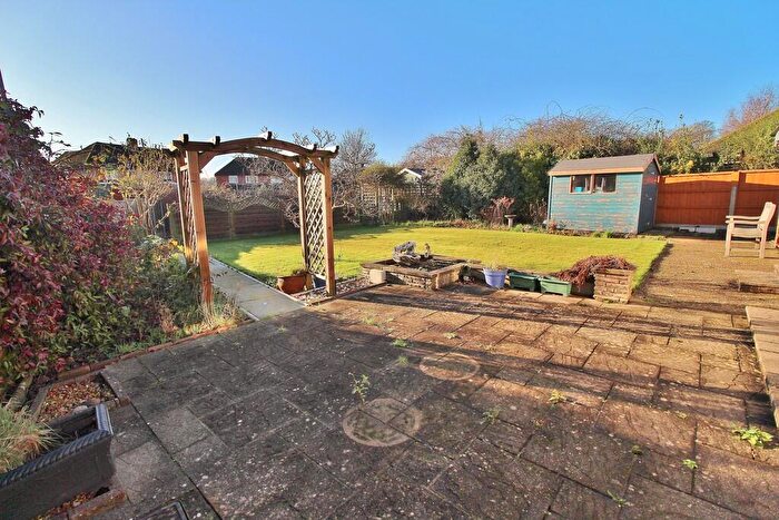 2 Bedroom Detached Bungalow For Sale In Chestnut Avenue, Bedhampton, PO9