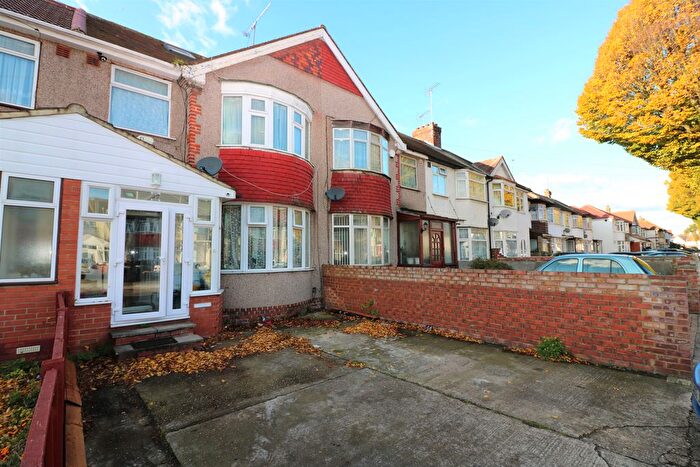 4 Bedroom Terraced House To Rent In Ascot Gardens, Southall, UB1