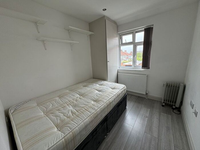1 Bedroom Studio To Rent In Curzon Road, Thornton Heath, Surrey, CR7