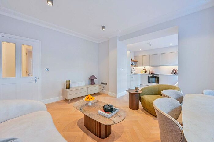 3 Bedroom Flat To Rent In Hamlet Gardens, Ravenscourt Park, London, W6