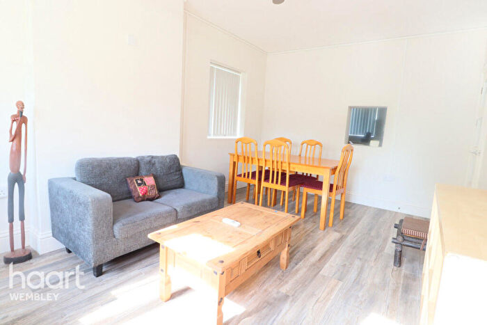 2 Bedroom Apartment To Rent In Forty Avenue, Wembley, HA9