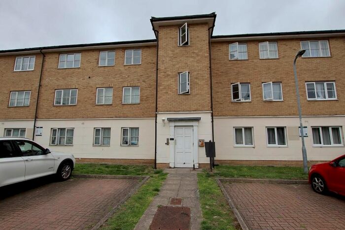 2 Bedroom Flat To Rent In Causton Square, Dagenham, London, RM10