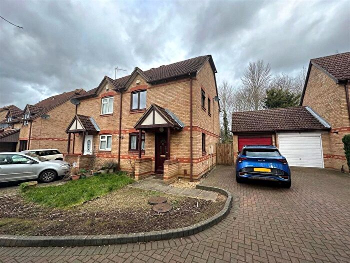 3 Bedroom Semi Detached House To Rent In Pleshey Close, Shenley Church End, Milton Keynes, MK5