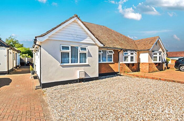 2 Bedroom Bungalow For Sale In Crossby Close, Brentwood, CM15