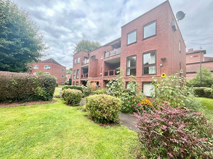 2 Bedroom Flat To Rent In Alderwood Place, Princes Way, Solihull, West Midlands, B91