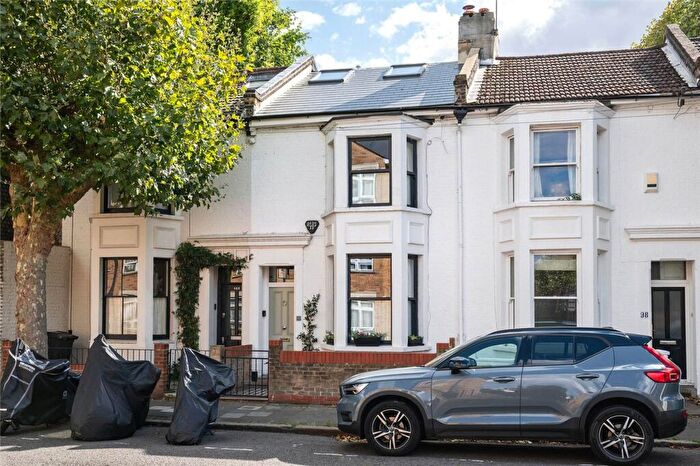 4 Bedroom Terraced House For Sale In Balcorne Street, Victoria Park, Hackney, E9 - Photo 3