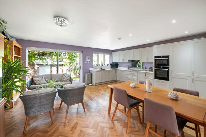 3 Bedroom Detached House For Sale In Vogan Close, Reigate, RH2