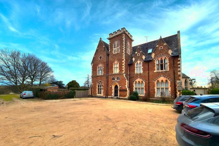 3 Bedroom Apartment For Sale In Tewkesbury Road, Newent, GL18