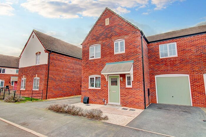 3 Bedroom Semi-Detached House For Sale In Lakin Lane, Fradley, Lichfield, WS13