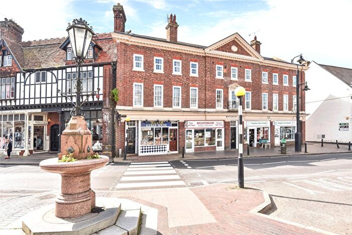 3 Bedroom Flat To Rent In Winterton Court, Market Square, Westerham, Kent, TN16